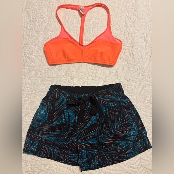 lululemon athletica Pants - Lululemon paper page shorts size 6 palm leaf print